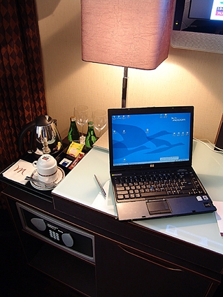 mercure - desk